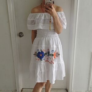 VTG White Off-Shoulder Embroidered Mexcian Dress